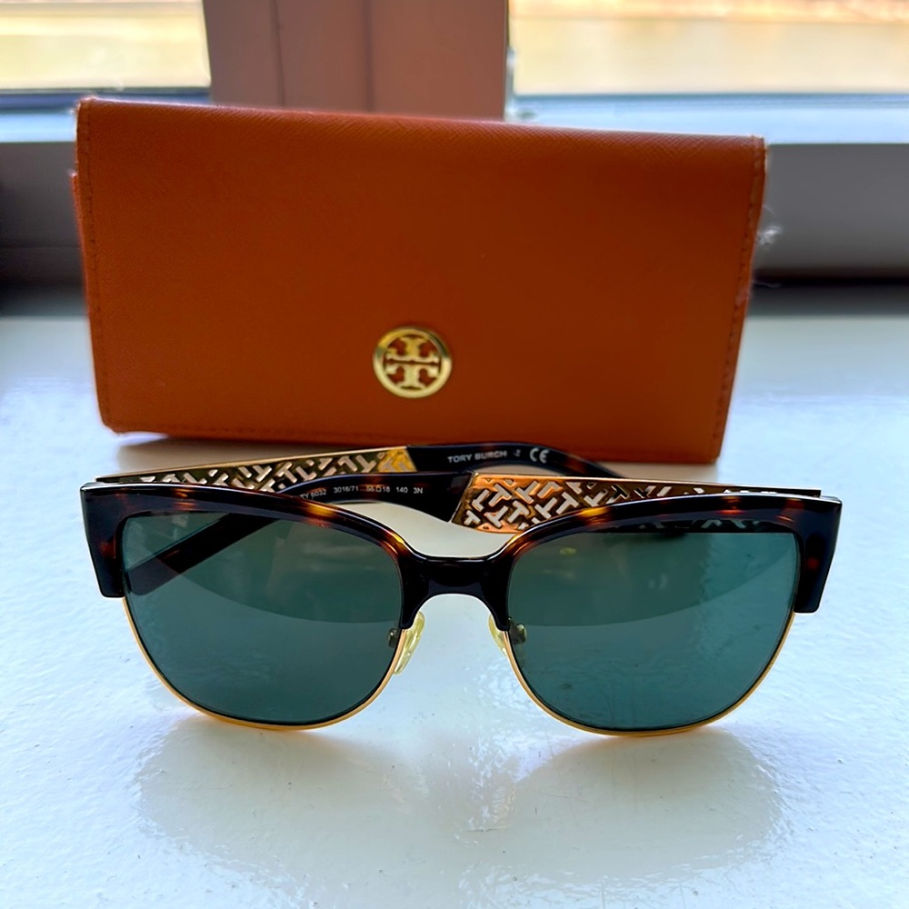Tory Burch Wayfarer Sunglasses